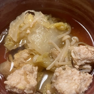 白菜とねぎ生姜鶏団子のスープ